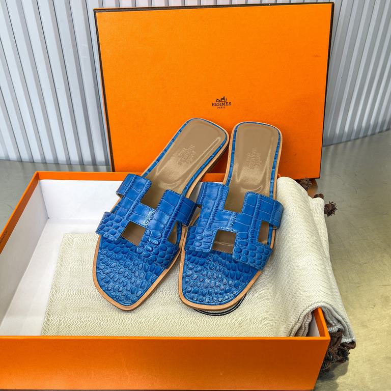 Crocodile pattern new color, two-color effect, new revision (Hermès) Packaging upgrade, version of the workmanship material upgrade.Hermes  market highest version of pure handmade shoes   Top Product Hermes Slippers  ---