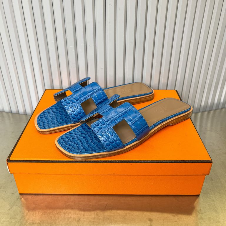 Crocodile pattern new color, two-color effect, new revision (Hermès) Packaging upgrade, version of the workmanship material upgrade.Hermes  market highest version of pure handmade shoes   Top Product Hermes Slippers  ---