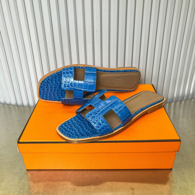 Crocodile pattern new color, two-color effect, new revision (Hermès) Packaging upgrade, version of the workmanship material upgrade.Hermes  market highest version of pure handmade shoes   Top Product Hermes Slippers  ---