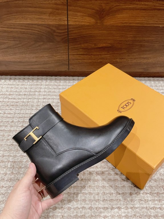 ' # Tods the latest models of short boots England full of wind, BV boots wind scraped a lot, do not want to follow the wind, Hermes is also a lot of people into the, want to be different, Tods this pair of proper into  T