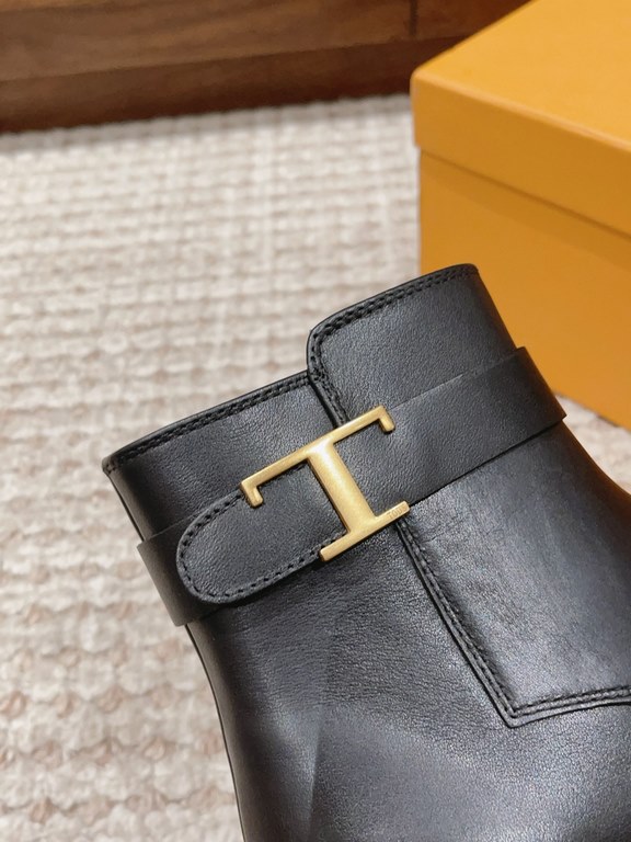 ' # Tods the latest models of short boots England full of wind, BV boots wind scraped a lot, do not want to follow the wind, Hermes is also a lot of people into the, want to be different, Tods this pair of proper into  T