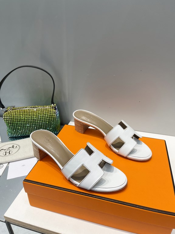 HERMES Hermes 2022 H Home New color update Classic works Multi-color choice let you love enough. Classic work Universal slippers, is the goddess are like on me oh! Really versatile, with pants or skirt are OK.Upper mater