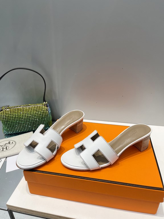 HERMES Hermes 2022 H Home New color update Classic works Multi-color choice let you love enough. Classic work Universal slippers, is the goddess are like on me oh! Really versatile, with pants or skirt are OK.Upper mater