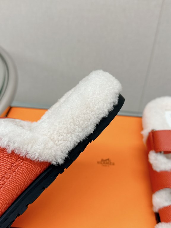 -Top qualityHerme Hermes new leather fur slippers, step on the lambswool, full of comfort, bare feet do not feel cold, with a thick socks Super beautiful oh!Upper LambskinLychee grain cowhide leather.Lining woolsheepskin