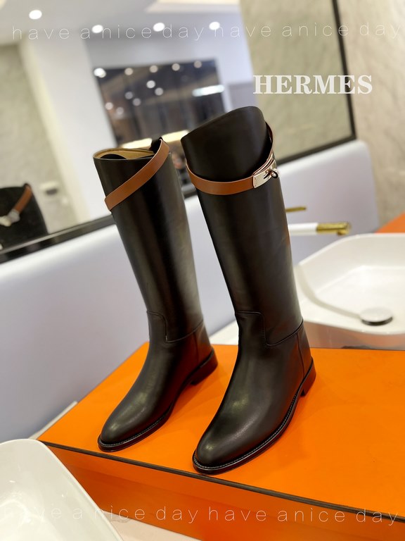 top quality productions      Hermes   The most iconic western boot of all time Elegant style that creates a different feel!  It's the indispensable combat boot in your shoe closet! Simple and airy style, the highest vers