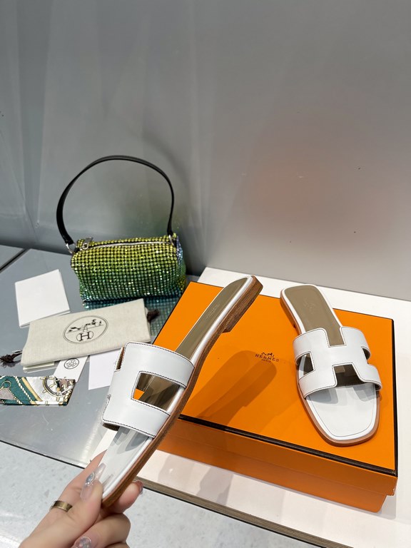 HERMES Hermes 2022 H Home New color update Classic works Multi-color choice let you love enough. Classic work Universal slippers, is the goddess are like on me oh! Really versatile, with pants or skirt are OK.Upper mater