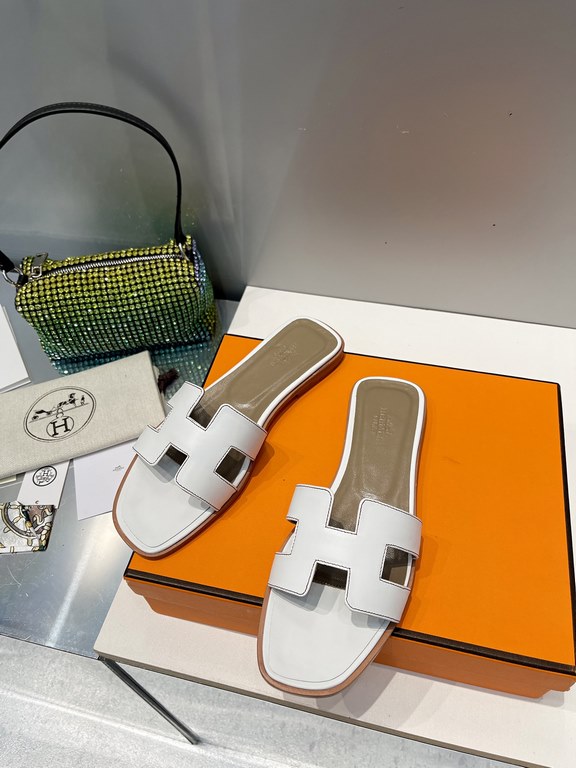 HERMES Hermes 2022 H Home New color update Classic works Multi-color choice let you love enough. Classic work Universal slippers, is the goddess are like on me oh! Really versatile, with pants or skirt are OK.Upper mater