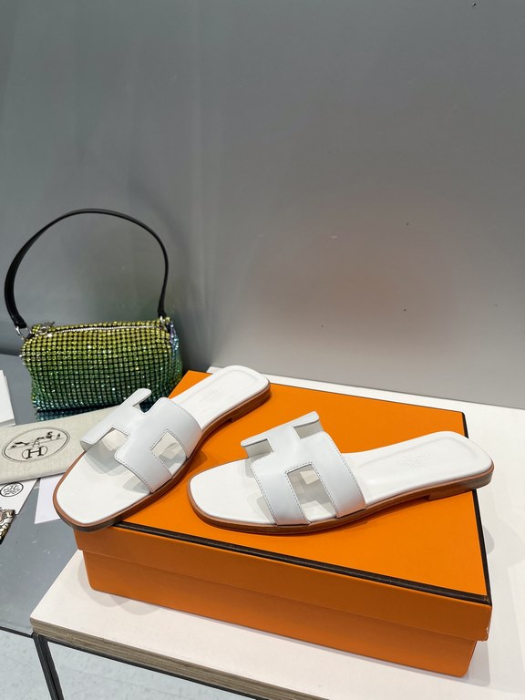 HERMES Hermes 2022 H Home New color update Classic works Multi-color choice let you love enough. Classic work Universal slippers, is the goddess are like on me oh! Really versatile, with pants or skirt are OK.Upper mater