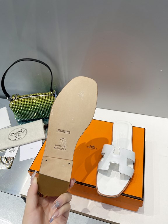 HERMES Hermes 2022 H Home New color update Classic works Multi-color choice let you love enough. Classic work Universal slippers, is the goddess are like on me oh! Really versatile, with pants or skirt are OK.Upper mater