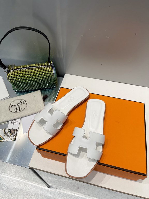 HERMES Hermes 2022 H Home New color update Classic works Multi-color choice let you love enough. Classic work Universal slippers, is the goddess are like on me oh! Really versatile, with pants or skirt are OK.Upper mater