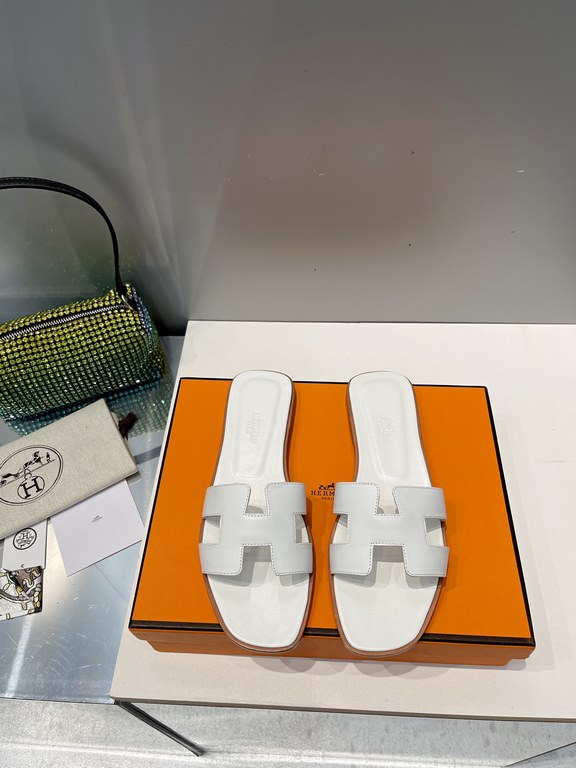 HERMES Hermes 2022 H Home New color update Classic works Multi-color choice let you love enough. Classic work Universal slippers, is the goddess are like on me oh! Really versatile, with pants or skirt are OK.Upper mater