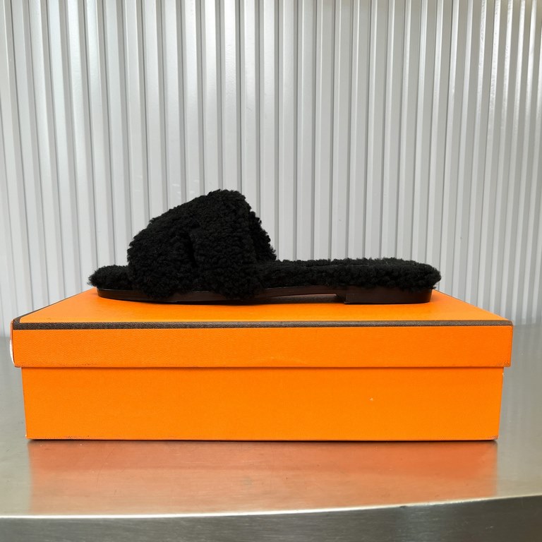 New color, lambswool. Newly revamped (Hermès) Packaging upgraded, version of the workmanship materials upgraded.Hermes  market highest version pure handmade shoes   Top Product Hermes Slippers  ----------Early fall new m