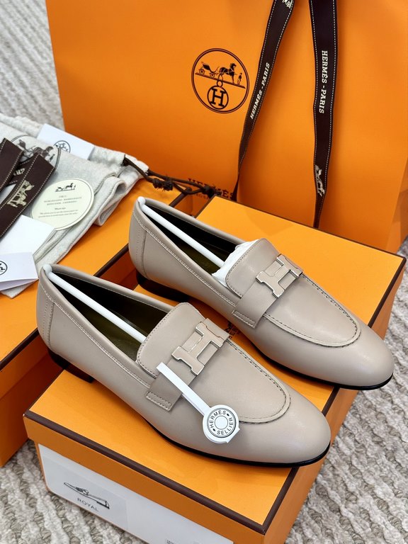 High quality ex-factoryHERMES Hermes   Classic Loafers  NewHERME.S Hermes  Classic Loafers New!Black classic, oatmeal color with enamel buckle.Milk tea color is soft and versatileHermès' SpringSummer 23 Most H Button Col