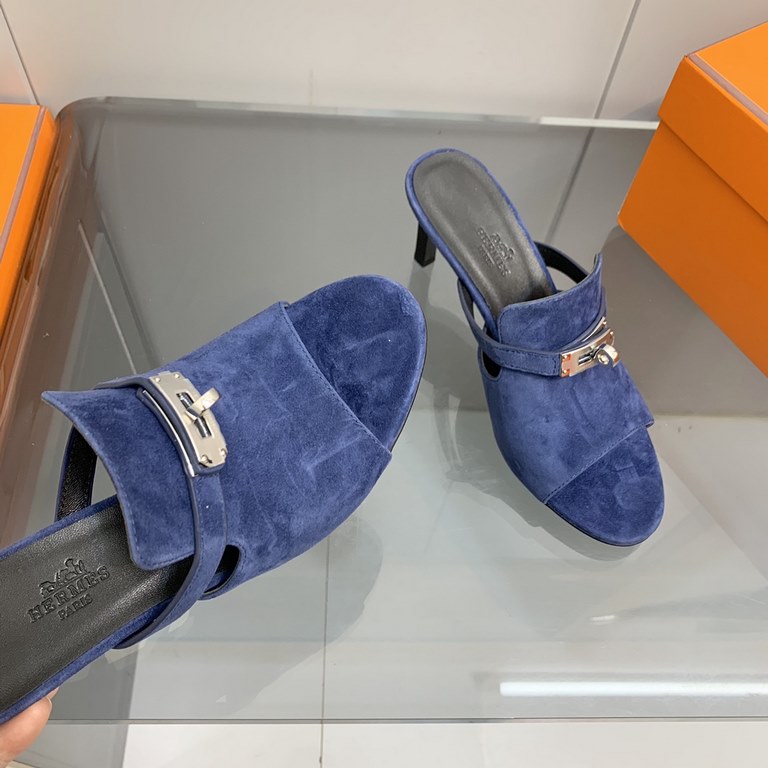 The actual Hermes shoes are made by hand, and they've been handmade to order for a long time.Hermes Hermes new mid-heeled sandals authentic open mold custom hand-sewn craft enamel technology on the heavy development of a