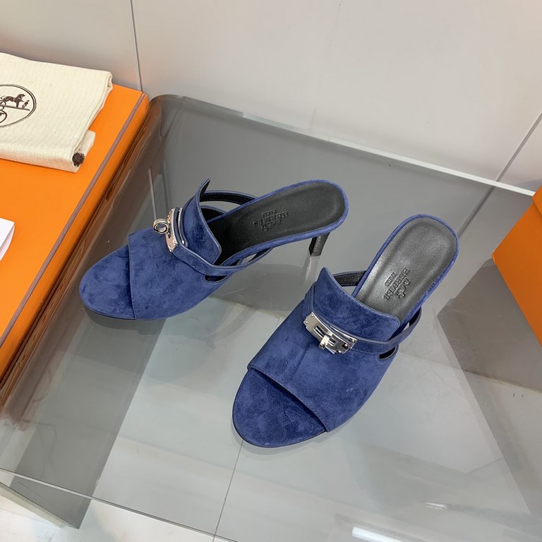 The actual Hermes shoes are made by hand, and they've been handmade to order for a long time.Hermes Hermes new mid-heeled sandals authentic open mold custom hand-sewn craft enamel technology on the heavy development of a