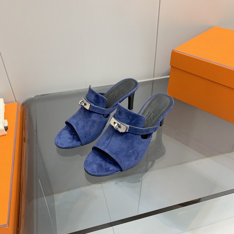 The actual Hermes shoes are made by hand, and they've been handmade to order for a long time.Hermes Hermes new mid-heeled sandals authentic open mold custom hand-sewn craft enamel technology on the heavy development of a