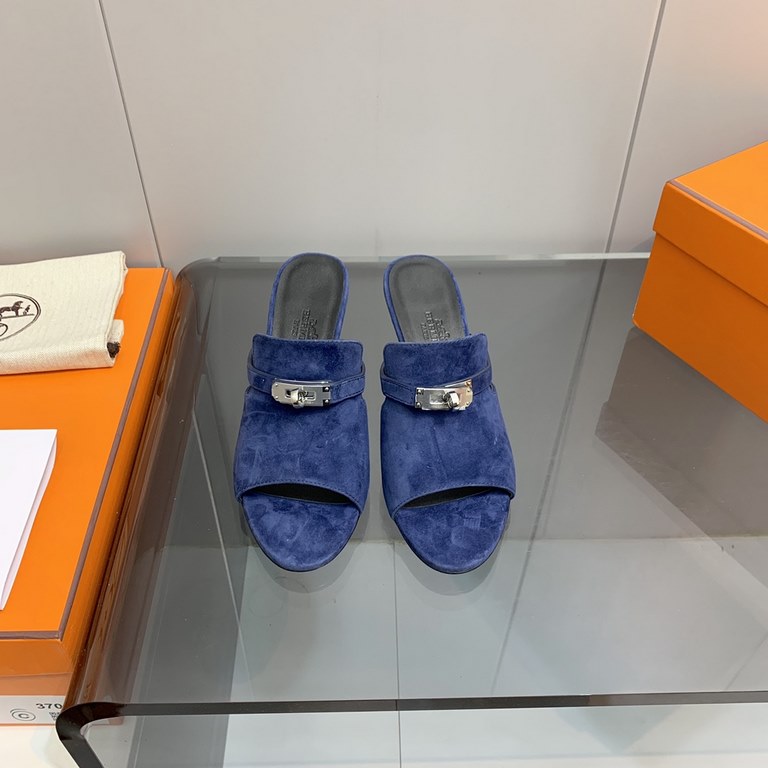 The actual Hermes shoes are made by hand, and they've been handmade to order for a long time.Hermes Hermes new mid-heeled sandals authentic open mold custom hand-sewn craft enamel technology on the heavy development of a