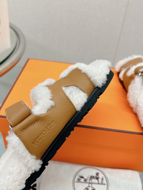 -Top qualityHerme Hermes new leather fur slippers, step on the lambswool, full of comfort, bare feet do not feel cold, with a thick socks Super beautiful oh!Upper LambskinLychee grain cowhide leather.Lining woolsheepskin