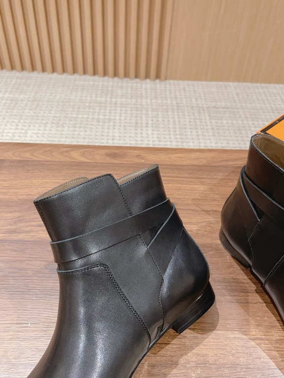 [Top]        Bringing the classics to life!Neo Double Loop Ankle Strap Ankle Boots KeLLY Buckle Boots. ... detail below№1注__ The uppers are made of channel leather, each piece of leather has a clearance code, the leather