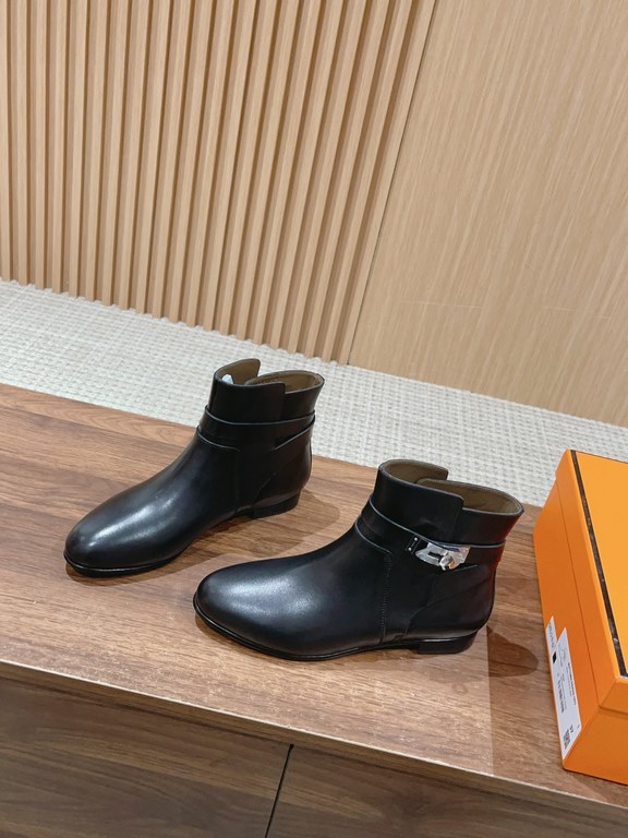 [Top]        Bringing the classics to life!Neo Double Loop Ankle Strap Ankle Boots KeLLY Buckle Boots. ... detail below№1注__ The uppers are made of channel leather, each piece of leather has a clearance code, the leather