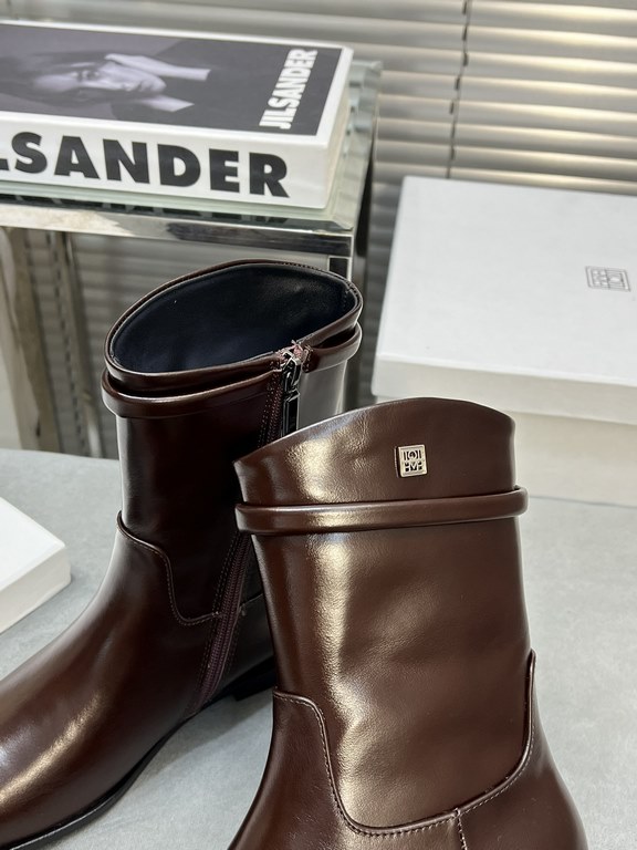 Factory priceThis year is very hot a niche brand boots, Toteme short boots women's boots!Toteme this pair of boots should be Hermes flat replacement New York blogger's ultra-modern classic fall and winter wear is worthy 