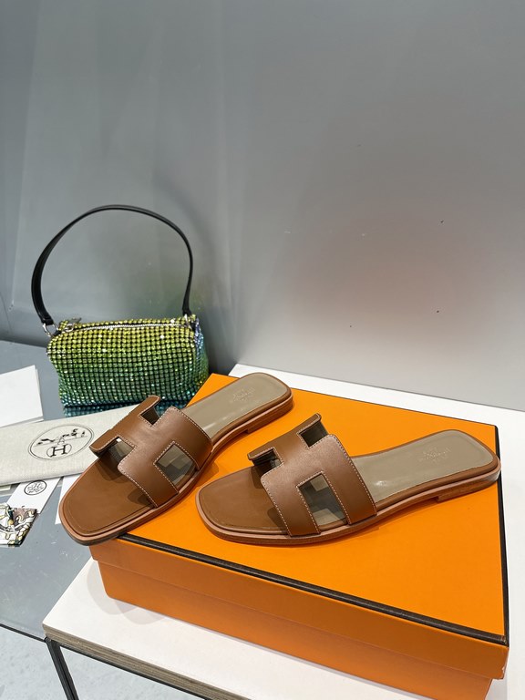 HERMES Hermes 2022 H Home New color update Classic works Multi-color choice let you love enough. Classic work Universal slippers, is the goddess are like on me oh! Really versatile, with pants or skirt are OK.Upper mater