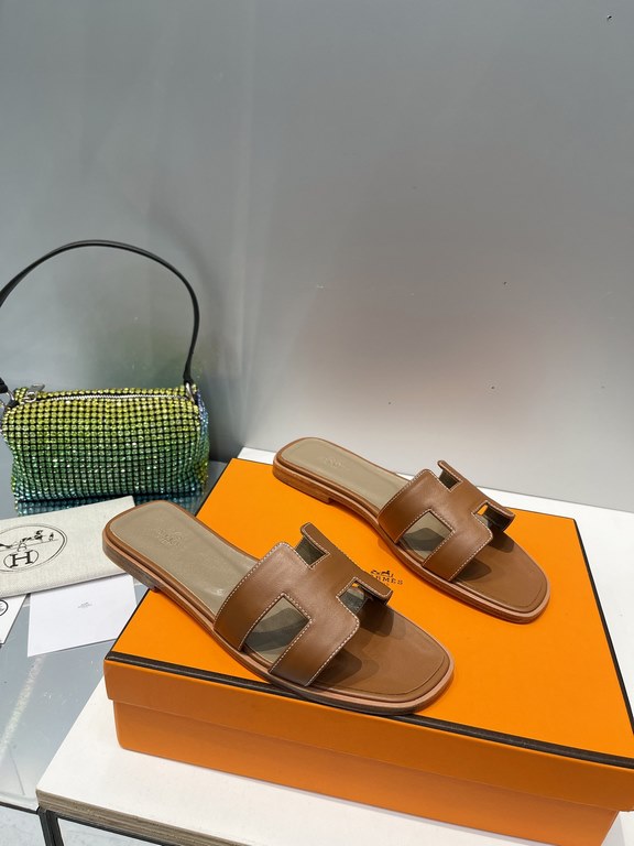 HERMES Hermes 2022 H Home New color update Classic works Multi-color choice let you love enough. Classic work Universal slippers, is the goddess are like on me oh! Really versatile, with pants or skirt are OK.Upper mater