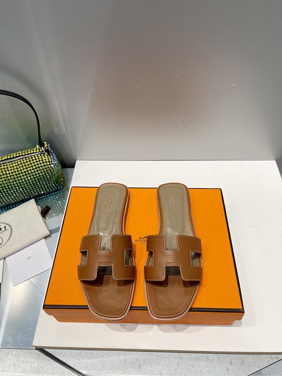 HERMES Hermes 2022 H Home New color update Classic works Multi-color choice let you love enough. Classic work Universal slippers, is the goddess are like on me oh! Really versatile, with pants or skirt are OK.Upper mater