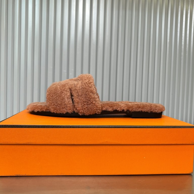 New color, lambswool. Newly revamped (Hermès) Packaging upgraded, version of the workmanship materials upgraded.Hermes  market highest version pure handmade shoes   Top Product Hermes Slippers  ----------Early fall new m