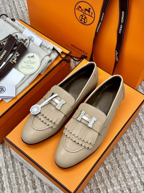 High quality ex-factoryHermes Louboutin ShoesHERME.S   Hermes   Classic Roval Tasseled Louboutin ShoesCream color with tassels.Hermes' newest SpringSummer 23 collection is only the fringe collection that looks the best!B