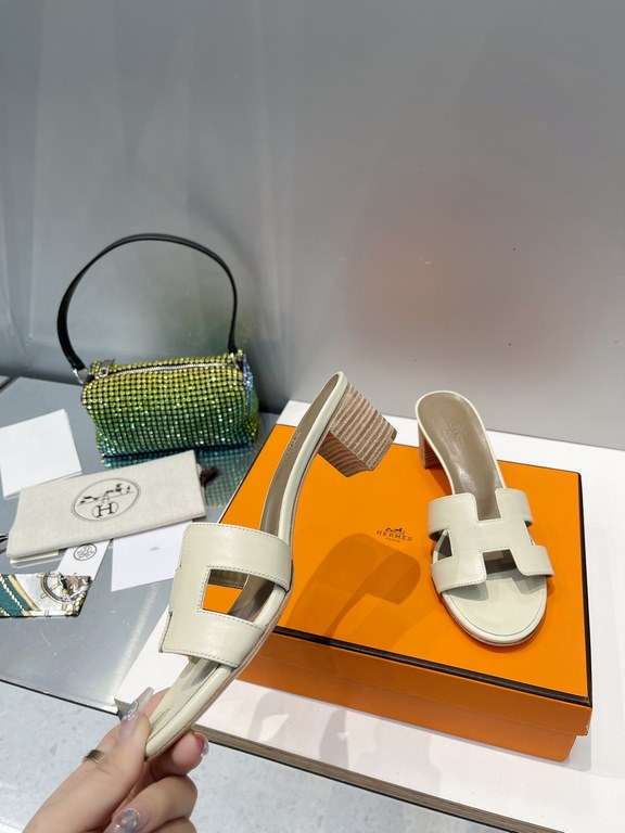 HERMES Hermes 2022 H Home New color update Classic works Multi-color choice let you love enough. Classic work Universal slippers, is the goddess are like on me oh! Really versatile, with pants or skirt are OK.Upper mater