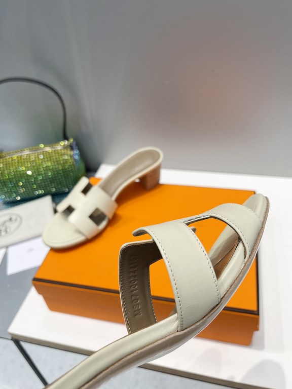 HERMES Hermes 2022 H Home New color update Classic works Multi-color choice let you love enough. Classic work Universal slippers, is the goddess are like on me oh! Really versatile, with pants or skirt are OK.Upper mater