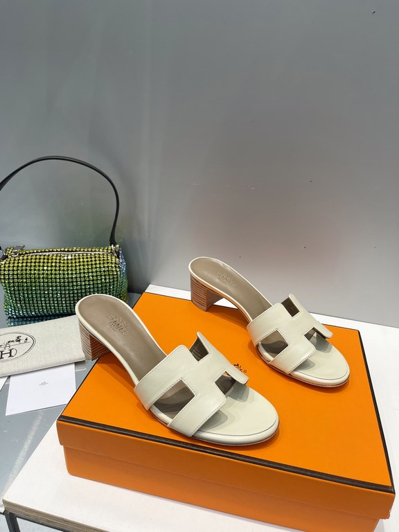 HERMES Hermes 2022 H Home New color update Classic works Multi-color choice let you love enough. Classic work Universal slippers, is the goddess are like on me oh! Really versatile, with pants or skirt are OK.Upper mater