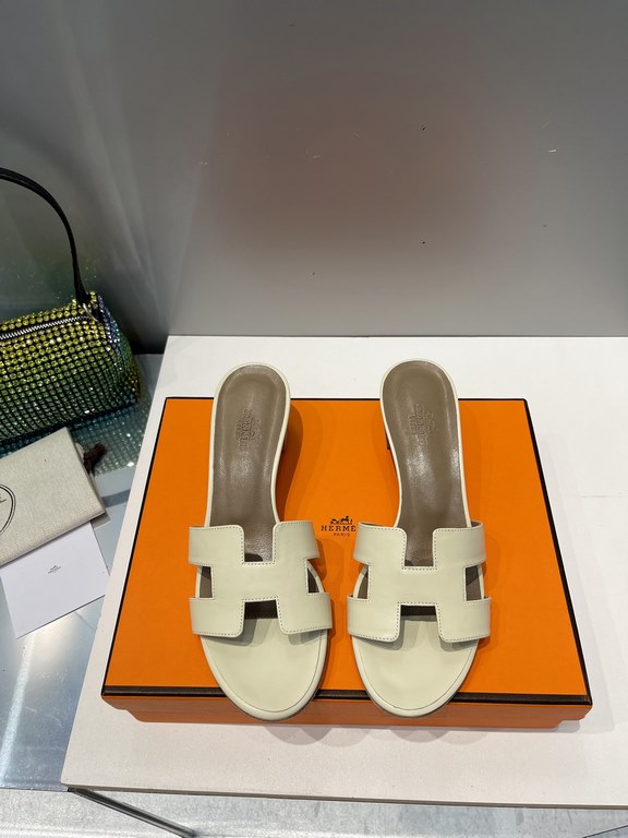 HERMES Hermes 2022 H Home New color update Classic works Multi-color choice let you love enough. Classic work Universal slippers, is the goddess are like on me oh! Really versatile, with pants or skirt are OK.Upper mater