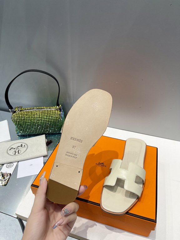 HERMES Hermes 2022 H Home New color update Classic works Multi-color choice let you love enough. Classic work Universal slippers, is the goddess are like on me oh! Really versatile, with pants or skirt are OK.Upper mater