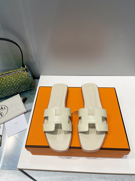 HERMES Hermes 2022 H Home New color update Classic works Multi-color choice let you love enough. Classic work Universal slippers, is the goddess are like on me oh! Really versatile, with pants or skirt are OK.Upper mater