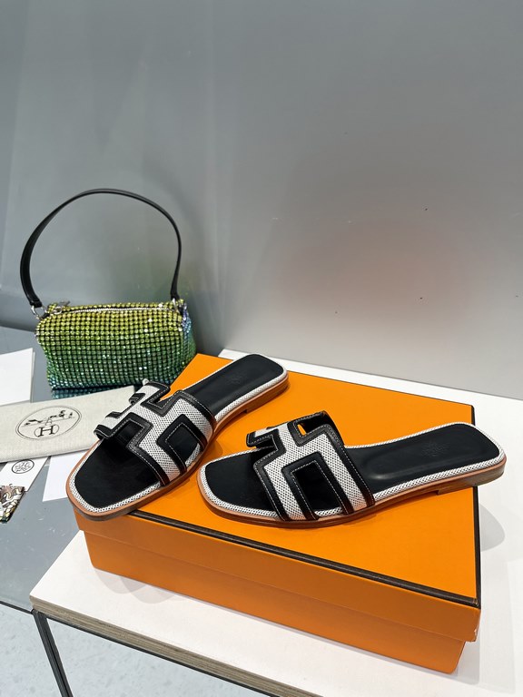 HERMES Hermes 2022 H Home New color update Classic works Multi-color choice let you love enough. Classic work Universal slippers, is the goddess are like on me oh! Really versatile, with pants or skirt are OK.Upper mater