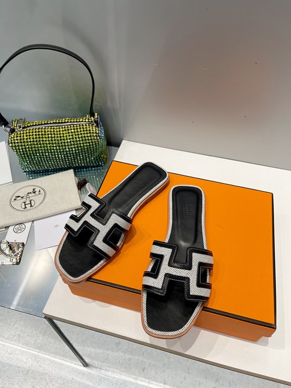 HERMES Hermes 2022 H Home New color update Classic works Multi-color choice let you love enough. Classic work Universal slippers, is the goddess are like on me oh! Really versatile, with pants or skirt are OK.Upper mater