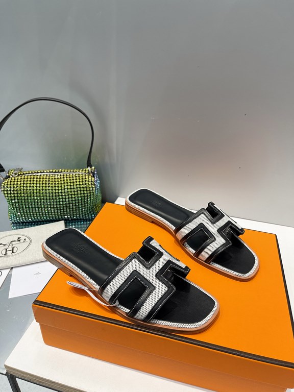 HERMES Hermes 2022 H Home New color update Classic works Multi-color choice let you love enough. Classic work Universal slippers, is the goddess are like on me oh! Really versatile, with pants or skirt are OK.Upper mater