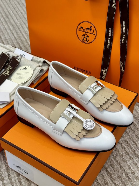 High quality ex-factoryHermes Louboutin ShoesHERME.S   Hermes   Classic Roval Tasseled Louboutin ShoesCream color with tassels.Hermes' newest SpringSummer 23 collection is only the fringe collection that looks the best!B