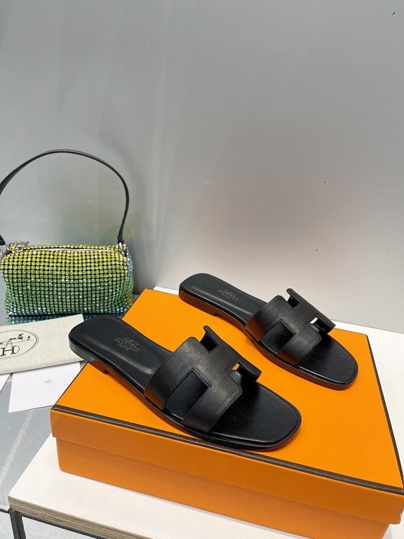 HERMES Hermes 2022 H Home New color update Classic works Multi-color choice let you love enough. Classic work Universal slippers, is the goddess are like on me oh! Really versatile, with pants or skirt are OK.Upper mater