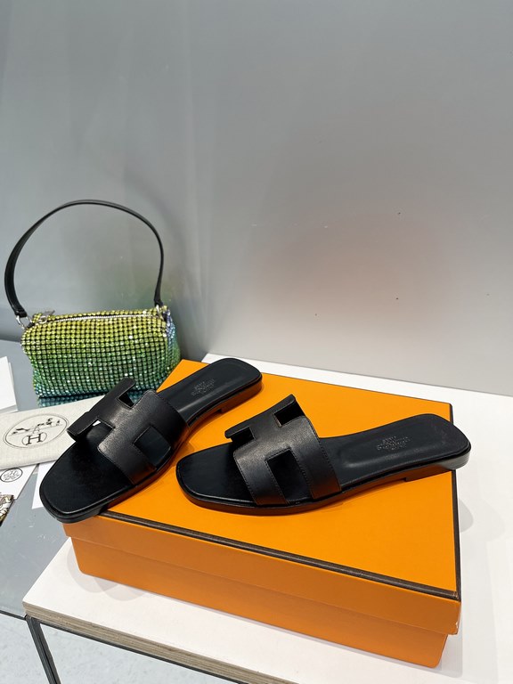 HERMES Hermes 2022 H Home New color update Classic works Multi-color choice let you love enough. Classic work Universal slippers, is the goddess are like on me oh! Really versatile, with pants or skirt are OK.Upper mater