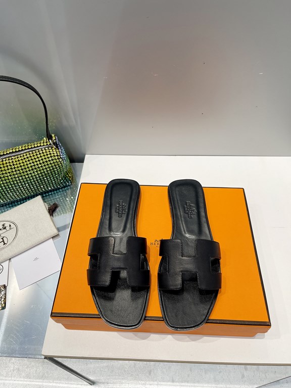 HERMES Hermes 2022 H Home New color update Classic works Multi-color choice let you love enough. Classic work Universal slippers, is the goddess are like on me oh! Really versatile, with pants or skirt are OK.Upper mater