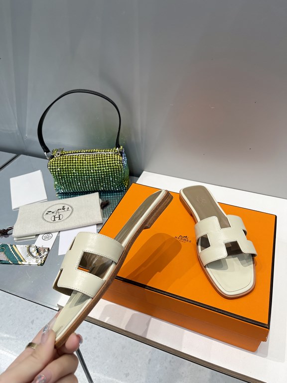 HERMES Hermes 2022 H Home New color update Classic works Multi-color choice let you love enough. Classic work Universal slippers, is the goddess are like on me oh! Really versatile, with pants or skirt are OK.Upper mater