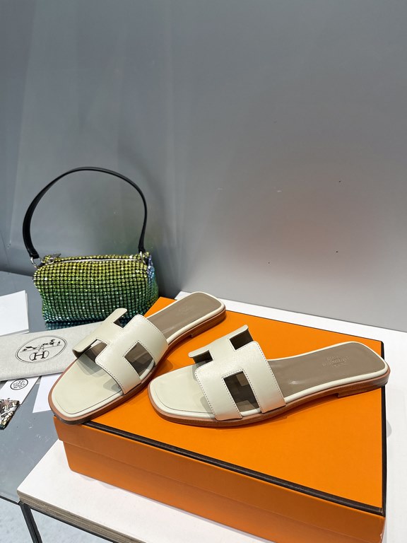 HERMES Hermes 2022 H Home New color update Classic works Multi-color choice let you love enough. Classic work Universal slippers, is the goddess are like on me oh! Really versatile, with pants or skirt are OK.Upper mater