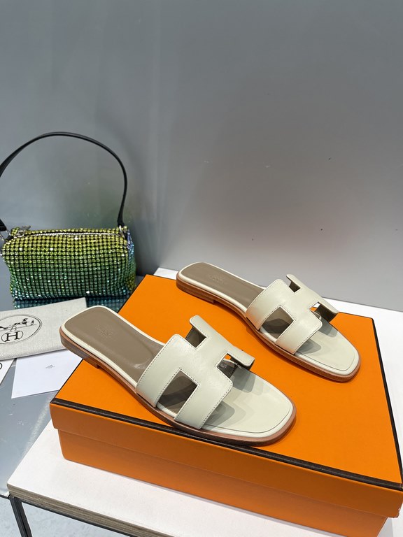 HERMES Hermes 2022 H Home New color update Classic works Multi-color choice let you love enough. Classic work Universal slippers, is the goddess are like on me oh! Really versatile, with pants or skirt are OK.Upper mater