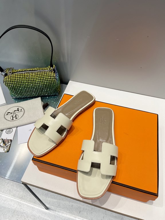 HERMES Hermes 2022 H Home New color update Classic works Multi-color choice let you love enough. Classic work Universal slippers, is the goddess are like on me oh! Really versatile, with pants or skirt are OK.Upper mater