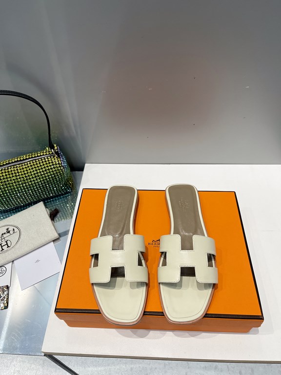 HERMES Hermes 2022 H Home New color update Classic works Multi-color choice let you love enough. Classic work Universal slippers, is the goddess are like on me oh! Really versatile, with pants or skirt are OK.Upper mater