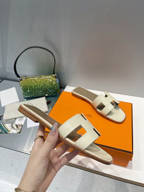 HERMES Hermes 2022 H Home New color update Classic works Multi-color choice let you love enough. Classic work Universal slippers, is the goddess are like on me oh! Really versatile, with pants or skirt are OK.Upper mater