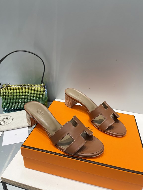 HERME Hermes 2022 H Home New color update Classic works Multi-color choice let you love enough. Classic work Universal slippers, is the goddess are like on me oh! Really versatile, with pants or skirts are OK.Upper mater